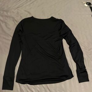 BLACK UNDER ARMOUR long sleeve athletic tee